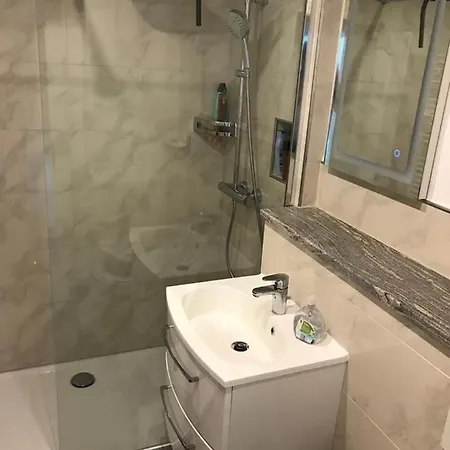 Haus-pfoertner Lägenhet